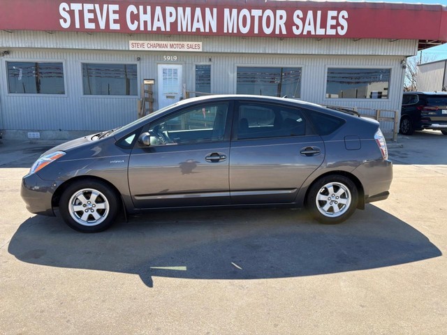 Toyota Prius Vehicle Full-screen Gallery Image 02