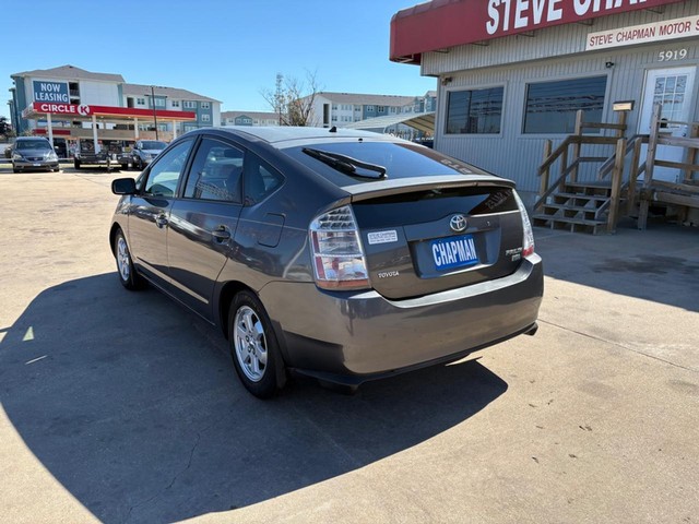 Toyota Prius Vehicle Full-screen Gallery Image 03