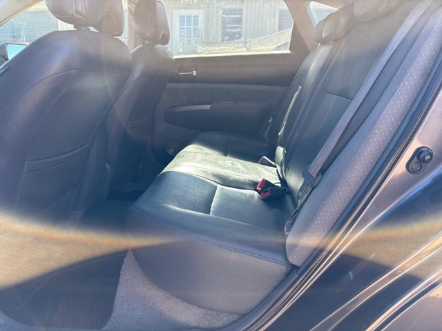 Toyota Prius Vehicle Full-screen Gallery Image 11