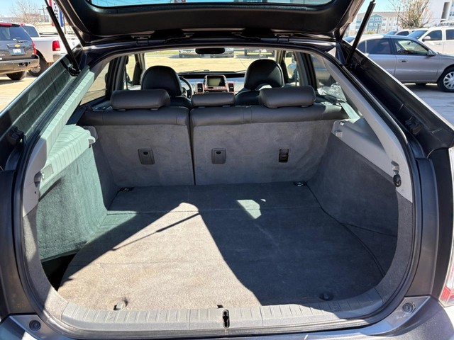 Toyota Prius Vehicle Full-screen Gallery Image 12