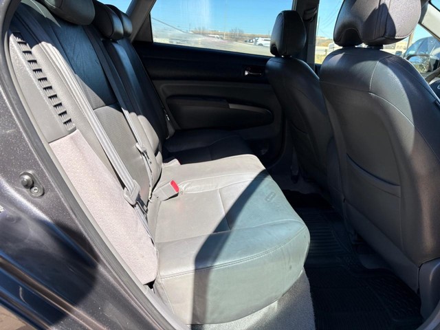 Toyota Prius Vehicle Full-screen Gallery Image 13