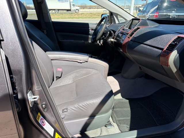 Toyota Prius Vehicle Full-screen Gallery Image 14