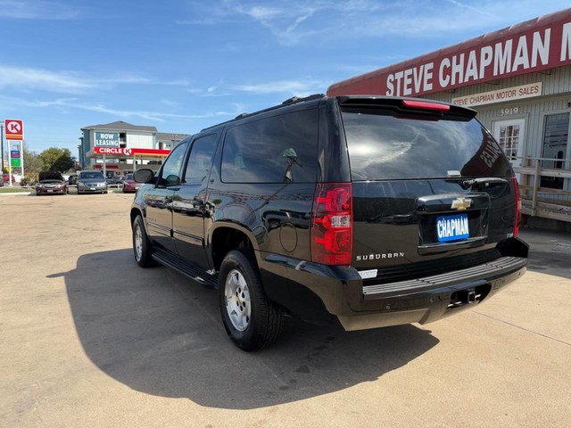 Chevrolet Suburban Vehicle Full-screen Gallery Image 03
