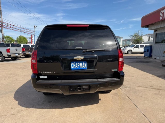 Chevrolet Suburban Vehicle Full-screen Gallery Image 04