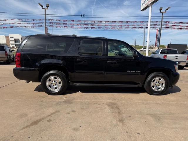 Chevrolet Suburban Vehicle Full-screen Gallery Image 06