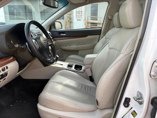 Subaru Outback Vehicle Full-screen Gallery Image 09