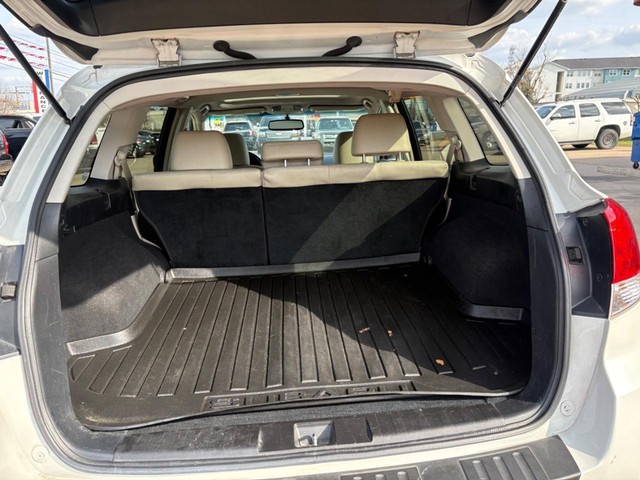 Subaru Outback Vehicle Full-screen Gallery Image 12