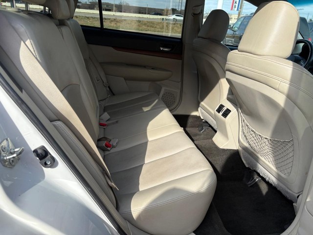 Subaru Outback Vehicle Full-screen Gallery Image 13