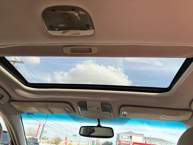 Subaru Outback Vehicle Full-screen Gallery Image 16