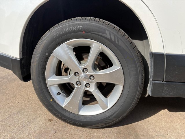 Subaru Outback Vehicle Full-screen Gallery Image 17