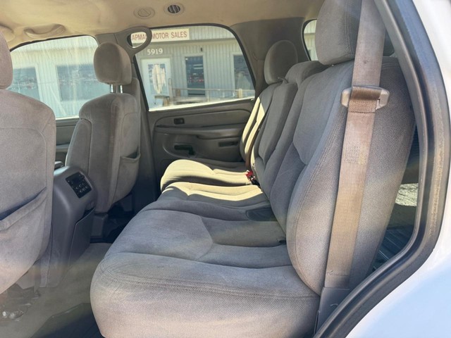 GMC Yukon Vehicle Full-screen Gallery Image 11