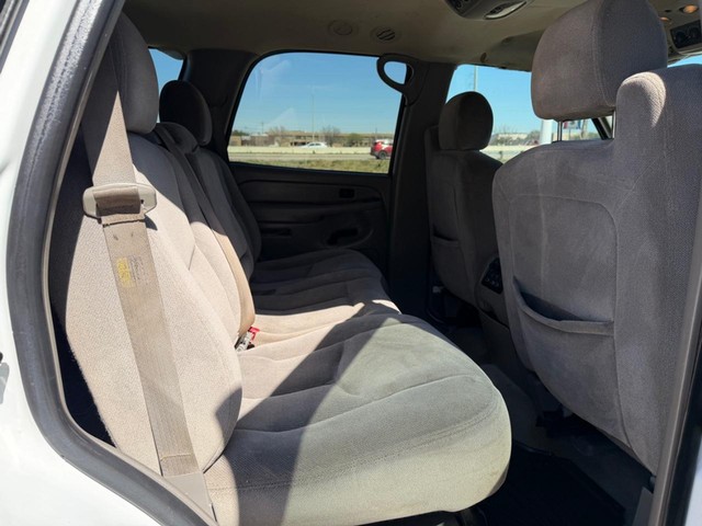 GMC Yukon Vehicle Full-screen Gallery Image 13