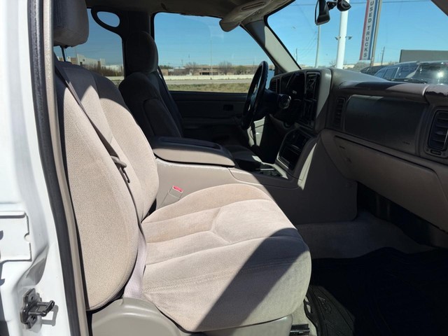 GMC Yukon Vehicle Full-screen Gallery Image 14