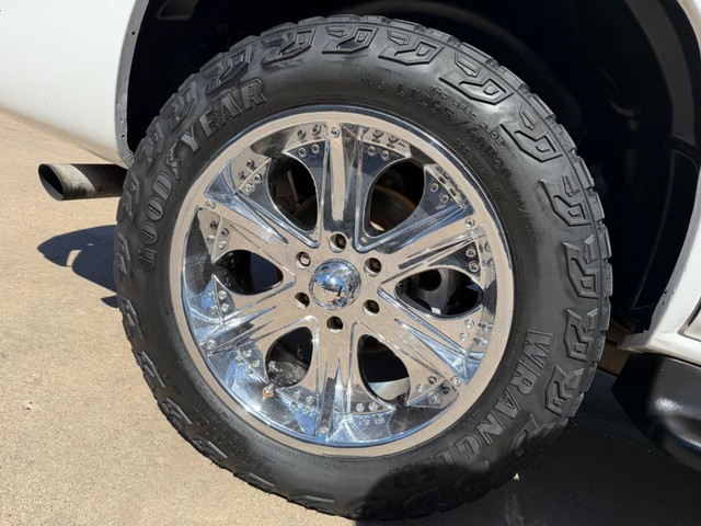 GMC Yukon Vehicle Full-screen Gallery Image 15