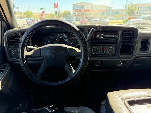 Chevrolet Silverado 2500 Crew Cab Vehicle Full-screen Gallery Image 10