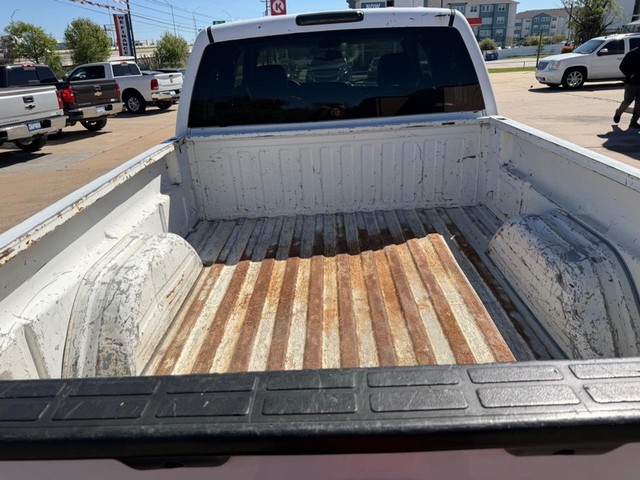 Chevrolet Silverado 2500 Crew Cab Vehicle Full-screen Gallery Image 12