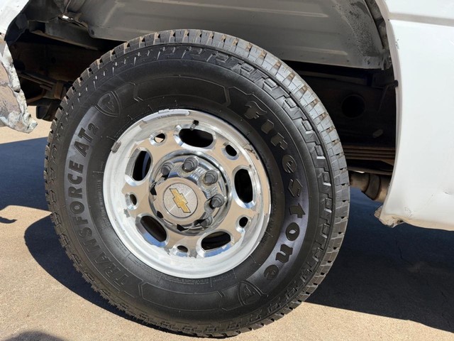 Chevrolet Silverado 2500 Crew Cab Vehicle Full-screen Gallery Image 14