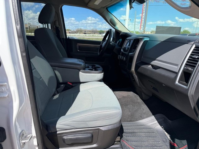 Ram 1500 Vehicle Full-screen Gallery Image 14