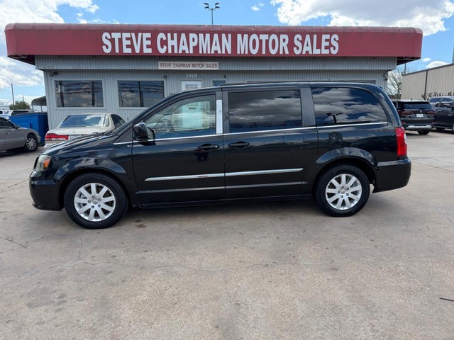 Chrysler Town & Country Vehicle Full-screen Gallery Image 02