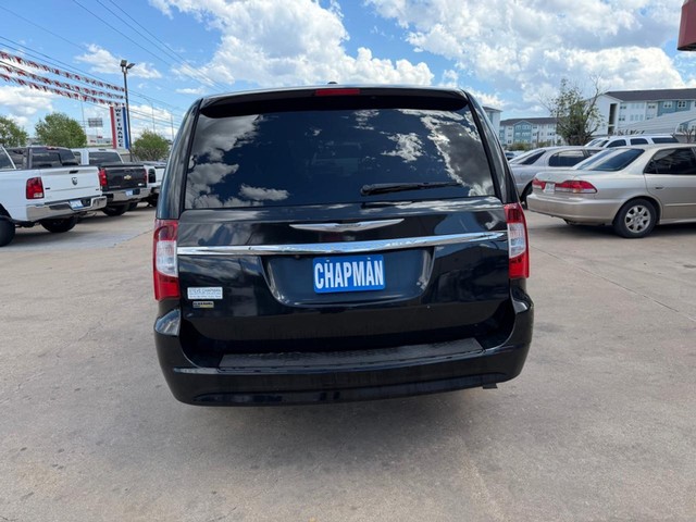 Chrysler Town & Country Vehicle Full-screen Gallery Image 04