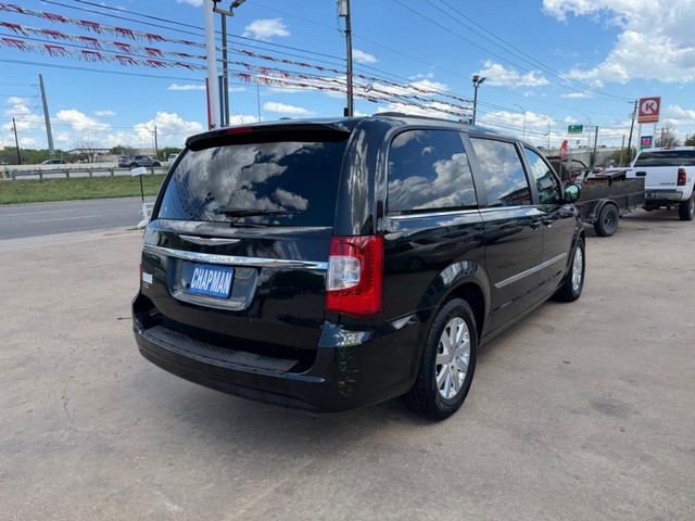 Chrysler Town & Country Vehicle Full-screen Gallery Image 05