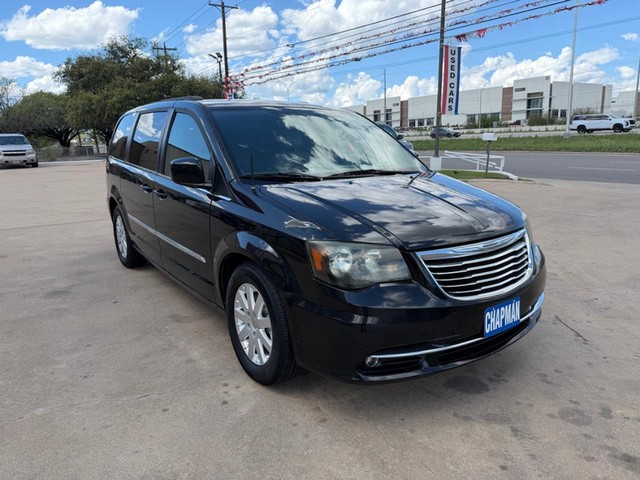 Chrysler Town & Country Vehicle Full-screen Gallery Image 07