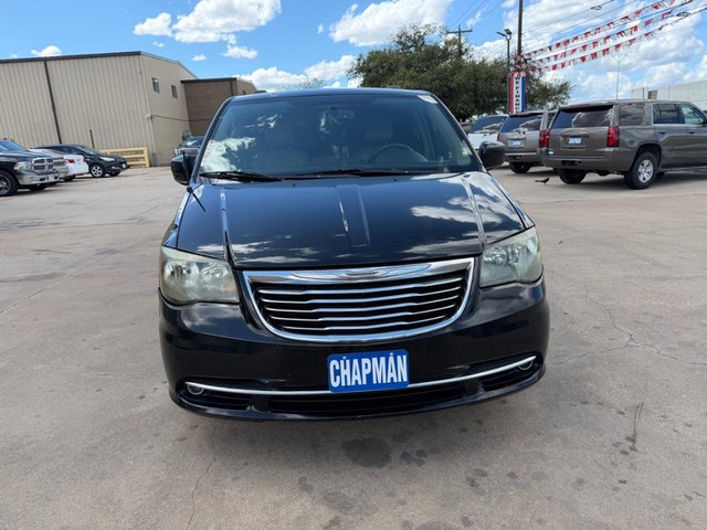 Chrysler Town & Country Vehicle Full-screen Gallery Image 08