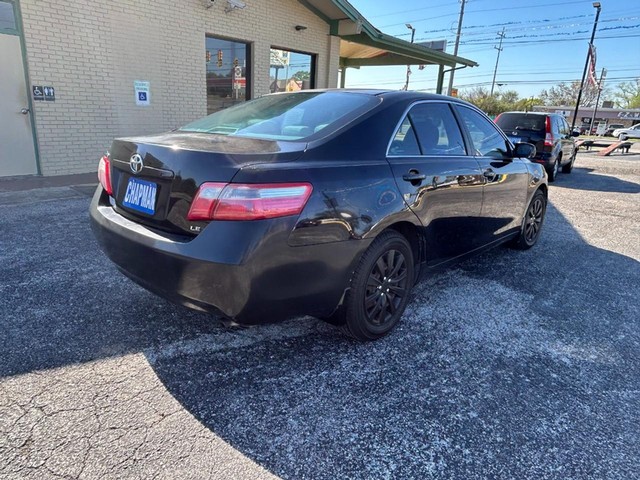 Toyota Camry Vehicle Full-screen Gallery Image 05