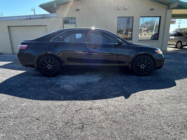 Toyota Camry Vehicle Full-screen Gallery Image 06