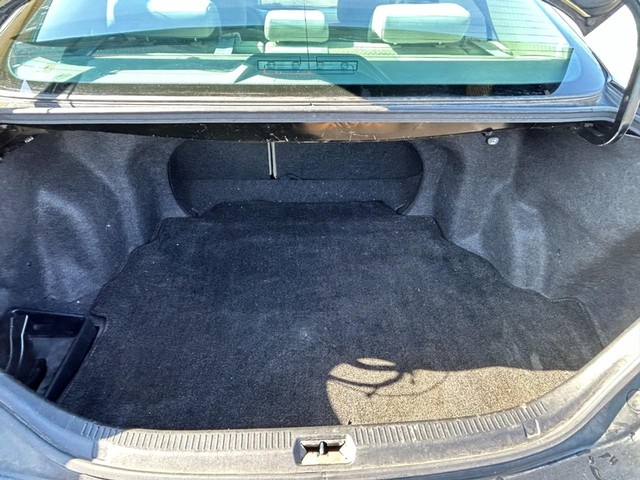 Toyota Camry Vehicle Full-screen Gallery Image 12