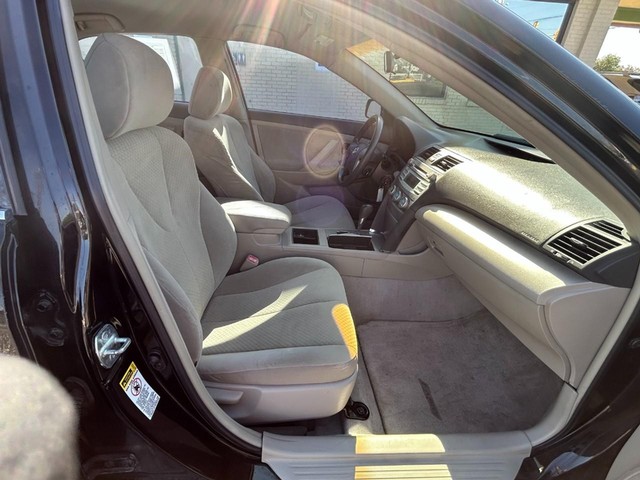 Toyota Camry Vehicle Full-screen Gallery Image 14