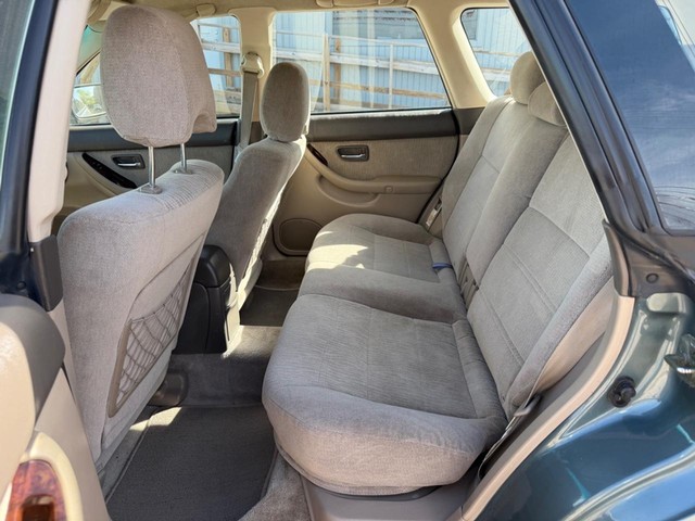 Subaru Legacy Wagon Vehicle Full-screen Gallery Image 11
