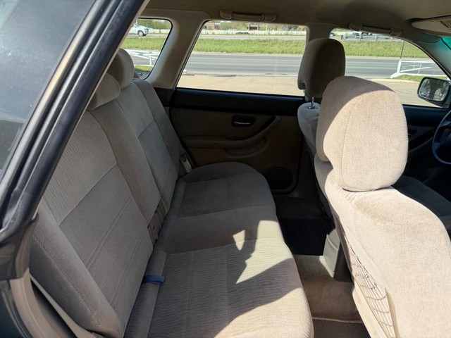 Subaru Legacy Wagon Vehicle Full-screen Gallery Image 12