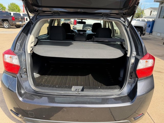 Subaru Impreza Wagon Vehicle Full-screen Gallery Image 12