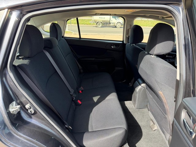 Subaru Impreza Wagon Vehicle Full-screen Gallery Image 13