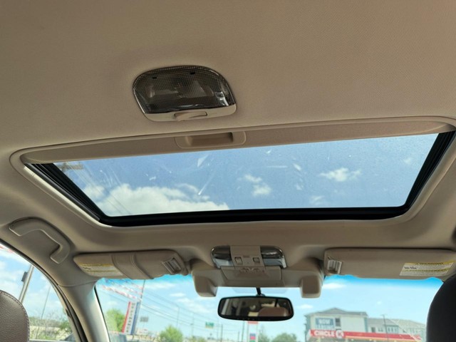 Subaru Outback Vehicle Full-screen Gallery Image 14