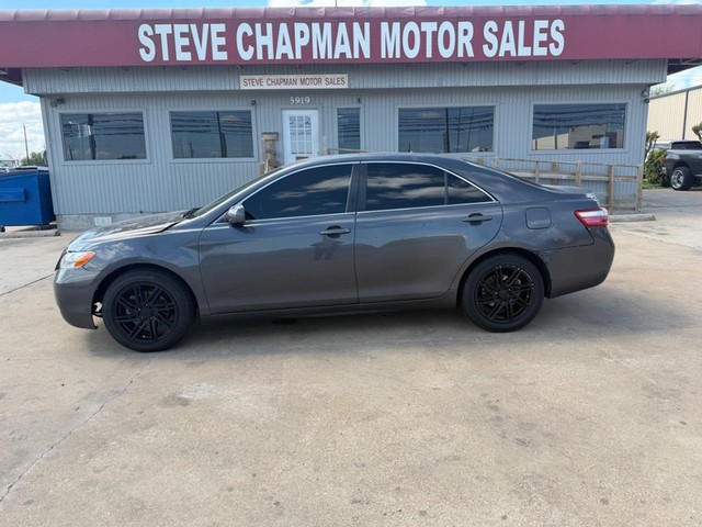 Toyota Camry Vehicle Full-screen Gallery Image 02