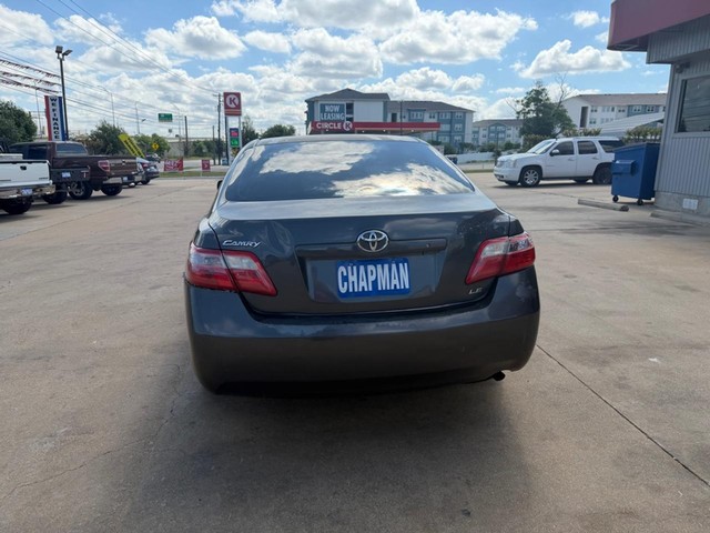 Toyota Camry Vehicle Full-screen Gallery Image 04