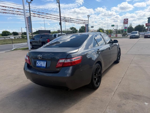 Toyota Camry Vehicle Full-screen Gallery Image 05