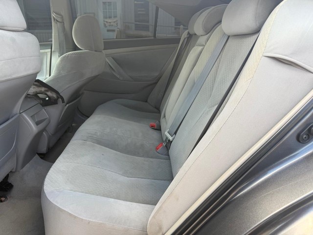 Toyota Camry Vehicle Full-screen Gallery Image 10