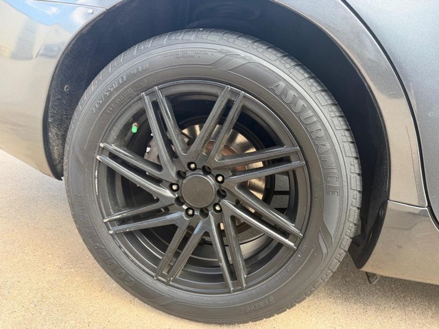 Toyota Camry Vehicle Full-screen Gallery Image 14