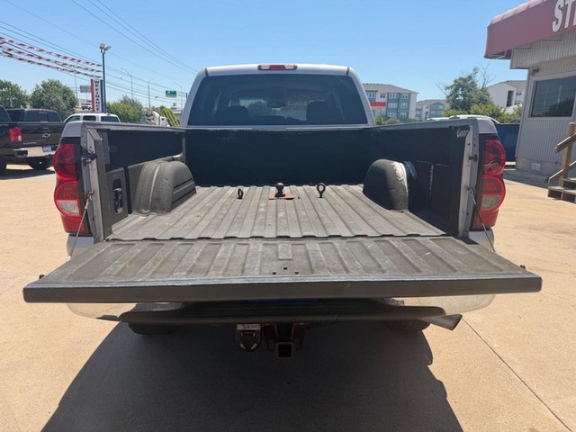 Chevrolet Silverado 2500HD Vehicle Full-screen Gallery Image 12