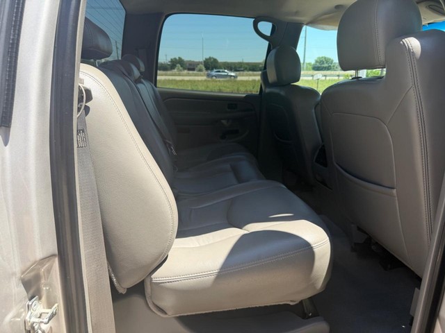 Chevrolet Silverado 2500HD Vehicle Full-screen Gallery Image 13