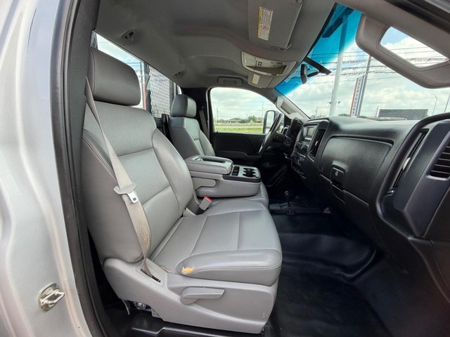 Chevrolet Silverado 3500HD Vehicle Full-screen Gallery Image 11