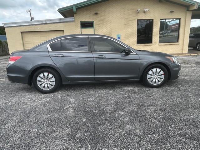 Honda Accord Sedan Vehicle Full-screen Gallery Image 06
