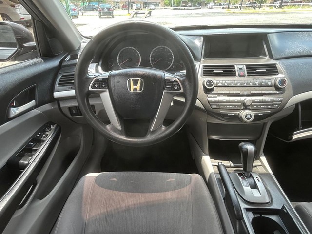 Honda Accord Sedan Vehicle Full-screen Gallery Image 09