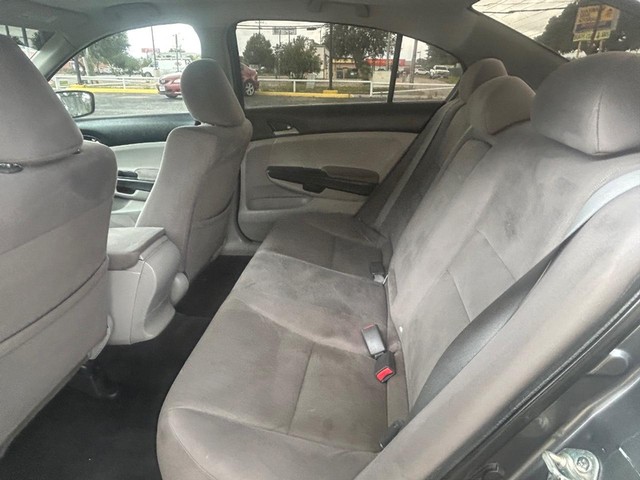 Honda Accord Sedan Vehicle Full-screen Gallery Image 11