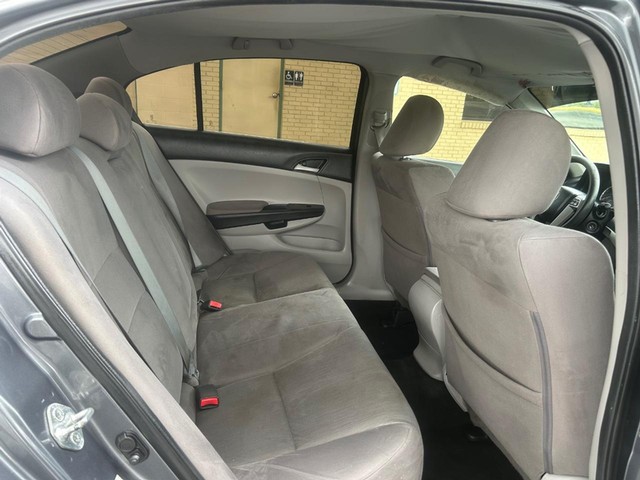 Honda Accord Sedan Vehicle Full-screen Gallery Image 13