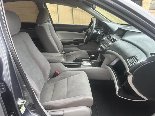 Honda Accord Sedan Vehicle Full-screen Gallery Image 14