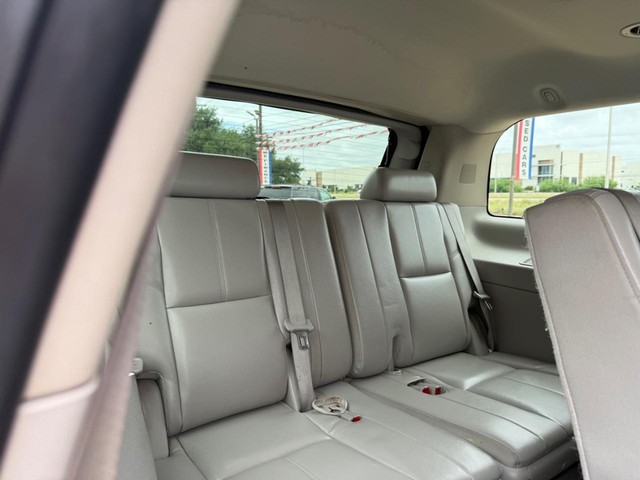 Chevrolet Tahoe Vehicle Full-screen Gallery Image 15